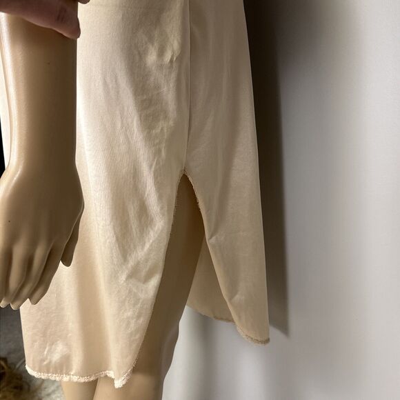 Vintage Lorraine Half Slip Size Small Beige High Slits Lace Nylon Stretch Lace - Picture 6 of 10